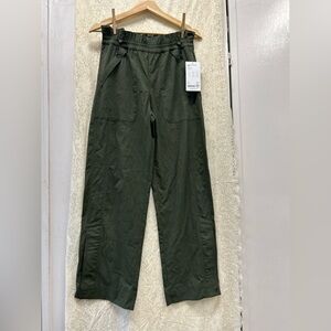 New with tags Athleta TREKKIE HIGH RISE PARACHUTE PANT / Aspen Olive size 4